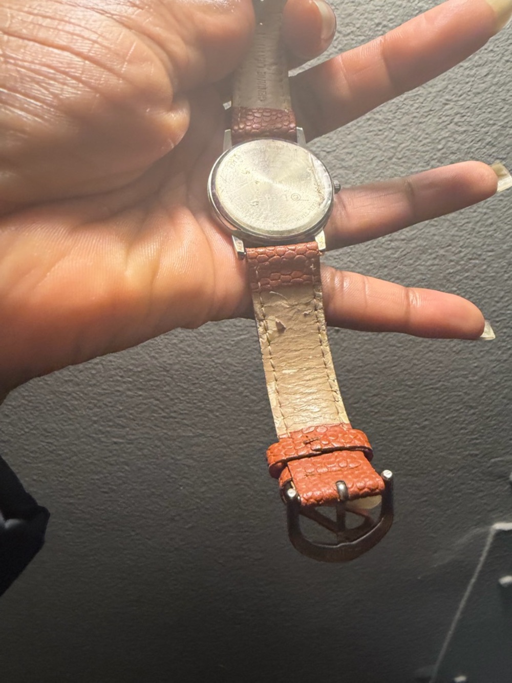 Winnie The Pooh ⌚️ Disney  Watch with Orange Strap (Damaged badly) - Picture 9 of 9